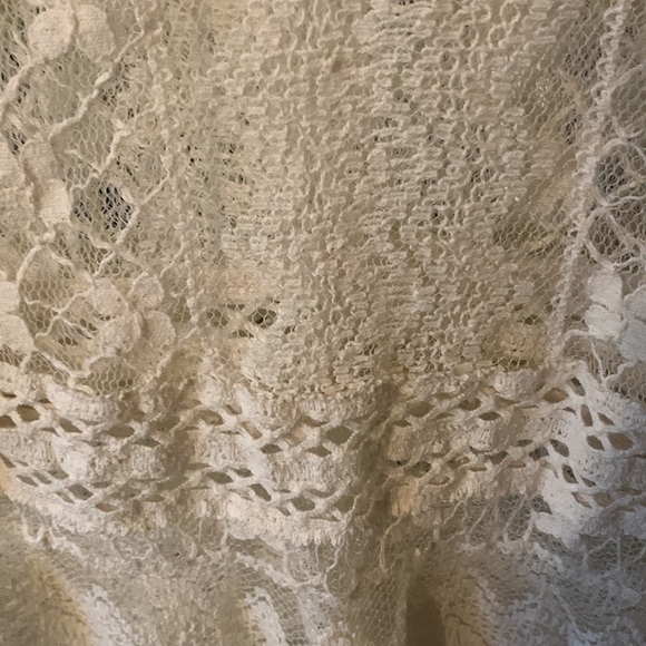 Maurices woman’s cream lace top. Size small. - Picture 4 of 7
